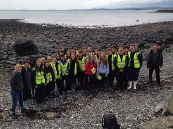 Carrickfergus Grammar School Year 11 biology pupils taking part in the 'Shore Thing' survey. INCT 25-701-CON