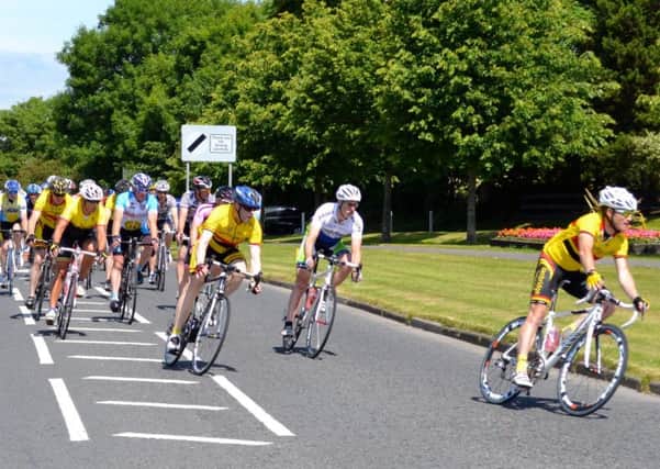 Riders turning at Scarva back up to Banbridge with Banbridge riders well to the fore.
