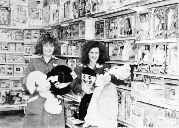 1991 - Sally Alexander and Shiralee Wilson the toy department of Wyse Byse. INBT28-753AC