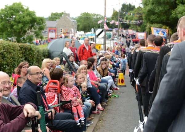 Markethill Twelfth Day Parade.  Crowds line the roadside near the field.  INNL-Markethill12th-013