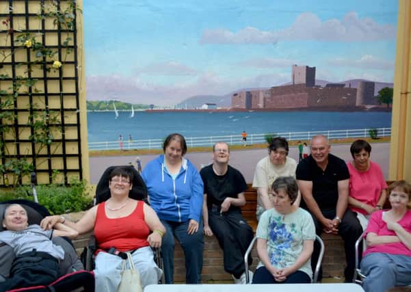 Artist Gary Orr with the residents of  Castleview Private Nursing Home unveiling the new mural. INCT 33-127-GR