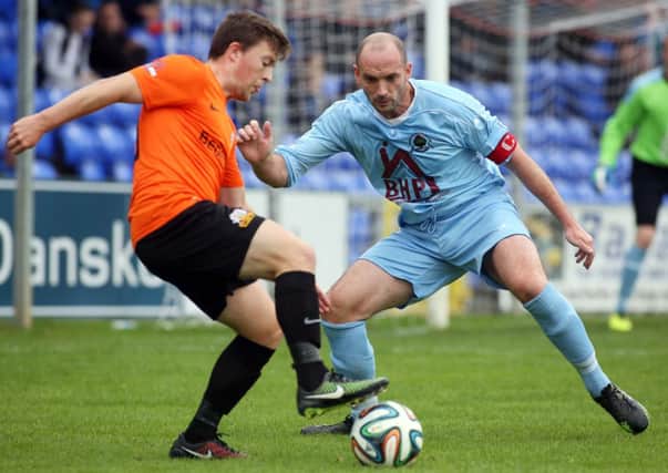 Institute's Paddy McLaughlin keeps a close eye on Glenavon winger Tony McNamee, during Saturday's match at Drumahoe. Picture by Lorcan Doherty/Presseye.com
