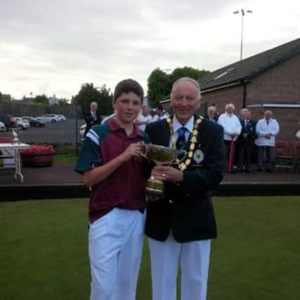 Jack Moffett receives his trophy from Earl Whitten, President of the Irish Bowling Association.