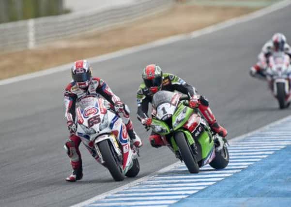 Jonathan Rea and Tom Sykes battle it out at Jerez. INLT 37-980-CON