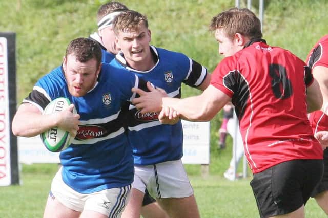 Coleraine captain Steven Dickey shows how it's done. INCR39 RUGBY MJ