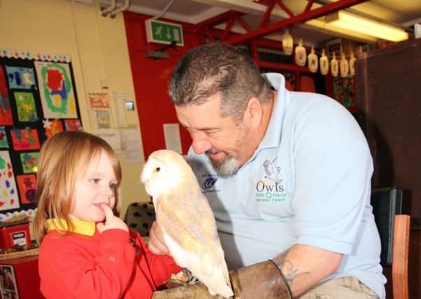 Pupil Leo McCann with Mike Gibb and his barn owl. INLM42-1201