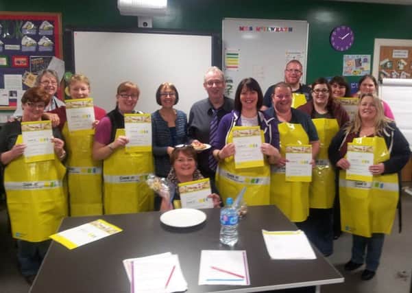 Ann Doherty, Hearty Lives Carrickfergus co-ordinator and Colin Bell, Environmental Health Officer (centre) alongside participants of the Cook-It! programme.  INCT 51-720-CON