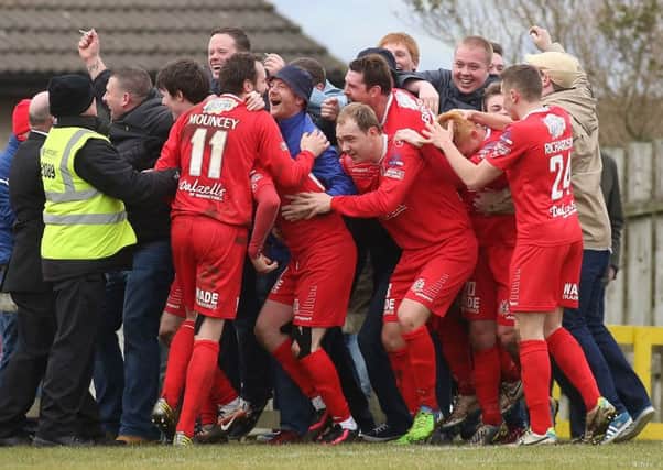 Portadown players and supporters celebrate Gary Twigg's opening goal.


Photo Lorcan Doherty / Presseye.com