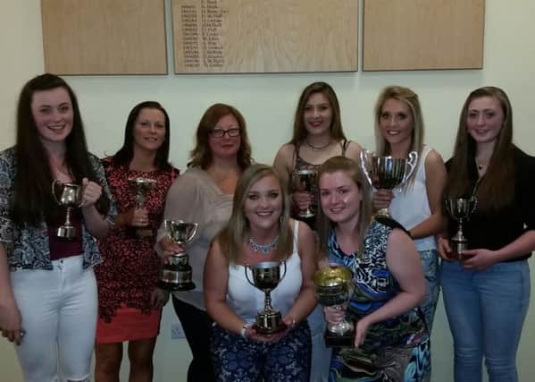 All the prize-winners at Mossley Ladies' awards night. INLT 17-929-CON