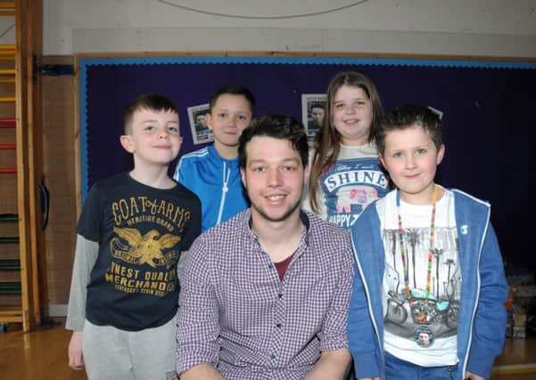 Voice of Ireland hopeful, Kieran McKillop with St. MacNissis's PS pupils, Taylor, Kieran, Aylah and Tieran during his visit to the school. INLT 14-201-AM