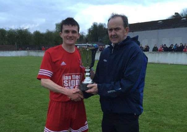 League chairman Ian Sheils presents Ballynure's Michael Duff with the Crawford Cup. INLT 20-911-CON