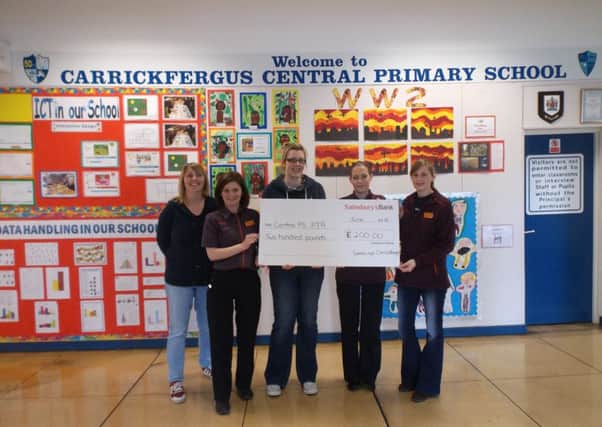 Sainsbury's community ambassador Anne Patterson presenting Carrickfergus Central PS PTA, including Sarah McFall, with the Local Heroes grant.  INCT 22-729-CON