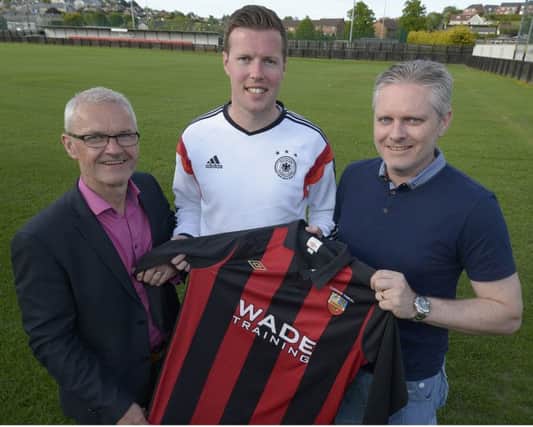 Banbridge Town Chairman Dominic Downey and Manager Ryan Watson welcome the Town's latest signing, Stewart Thompson, to Crystal Park ©Edward Byrne Photography INBL1524-249EB
