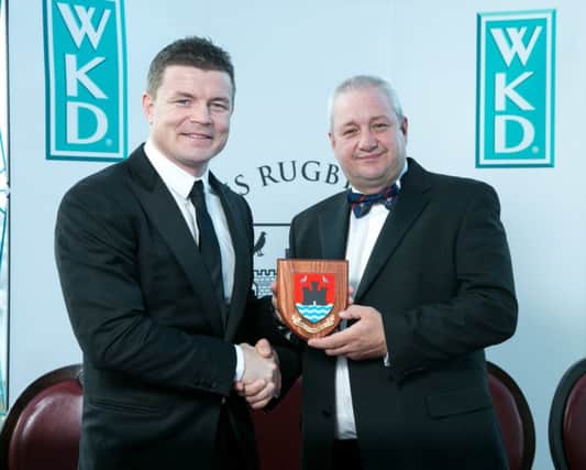 Senior vice president Craig Addley presents Brian O'Driscoll with a Carrick Rugby Club plaque at Titanic Belfast. INLT 44-404-RM