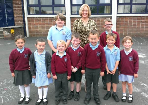 Retiring principal Mrs Joan Lutton with some of her pupils at The Thompson Primary School, Ballyrobert. INNT 27-503CON