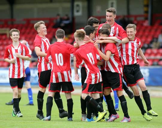 Derry's players congratulate goalscorer Nathan McEneff after scoring what proved to be the winner in the under-16 final. 
Photo Lorcan Doherty Photography.