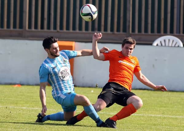 Warrenpoint's Darren King and Carrick's Ben Roy battle for possession in Saturday's Danske Bank Premiership clash at the Belfast Loughshore Hotel Arena at Taylor's Avenue. INLT 37-929-CON Photo: Presseye