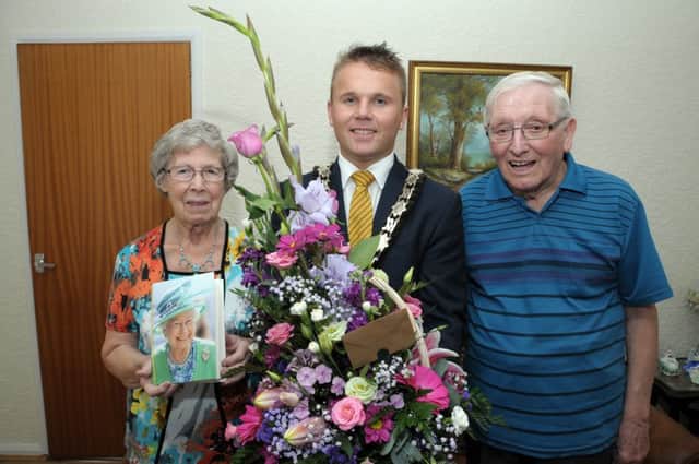 Ena and Ken Gilmore from Newtownabbey celebrated their 60th Wedding Anniversary. INNT 39-219-AM