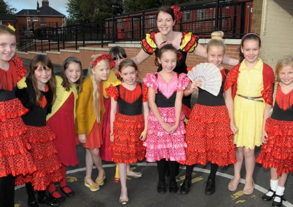 Spanish ladies proved popular during the European Day of Languages at Ballyclare Primary School. INNT 39-224-AM