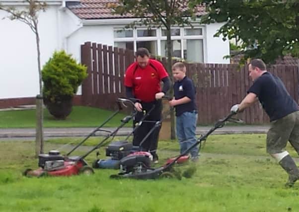 Residents taking part in the second of two grass cutting days at Broadlands Park. INCT 42-752-CON