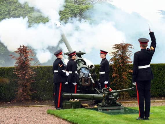 The traditional 21 Gun Royal Salute at Hillsborough. INCT 47-705-CON