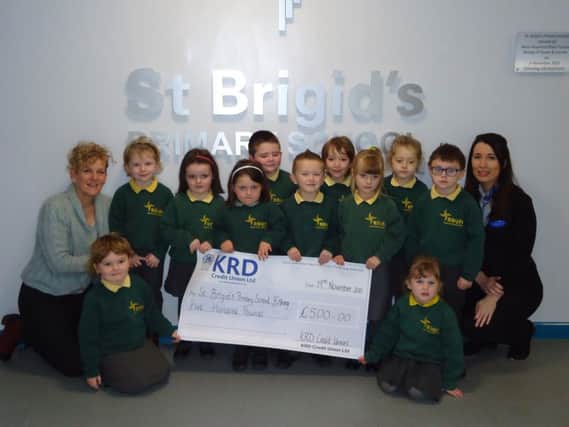KRD Credit Union Youth Officer Lauren Darragh presenting sponsorship cheque to Vice Principal Ms McNally and pupil's of St Brigid's Primary Schoo