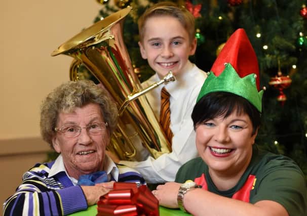 Olive Walsh, member of Good Morning Larne with Linn Primary School pupil Jonathan and Asda Larne Community Life colleague, Catherine McCallion.  INLT 51-671-CON
