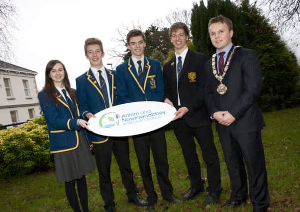 Belfast High School pupils Rachael Ker, Andrew Walker, Thomas Moore and Josh Edwards with the Mayor, Councillor Thomas Hogg. INNT 52-823CON