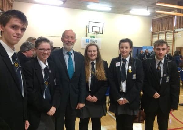 AS and A Level Politics students from Carrickfergus College with Justice Minister David Ford.  INCT 06-721-CON