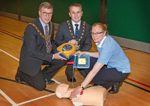 John Mooney, President of Antrim Lions Club, Cllr Thomas Hogg and Noreen Fitzpatrick, Antrim Forum, demonstrating how to use a defibrillator. INNT 06-813CON