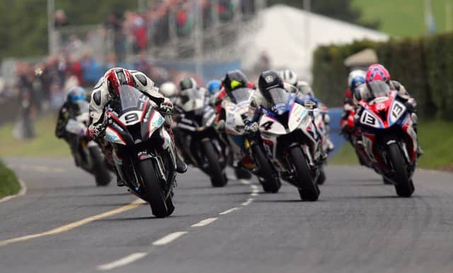 PACEMAKER, BELFAST, 6/8/2015: Ian Hutchinson (PBM Kawasaki) leads the pack off the line in the Dundrod 150 Superbike race at the Ulster Grand Prix today.
PICTURE BY STEPHEN DAVISON