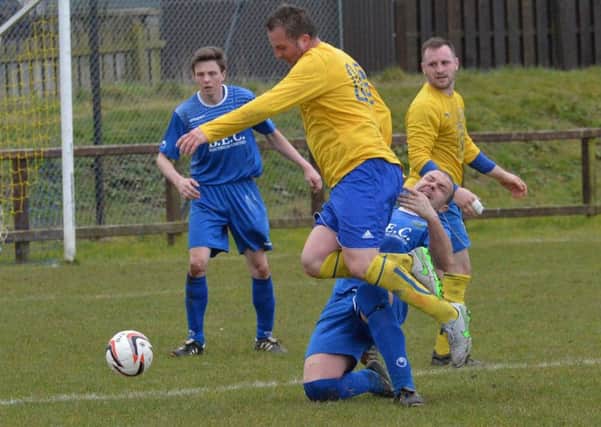 Stewart Hilditch in action for Wellington Rec in their game with Ballynahinch Utd at Brookvale Park. INLT 10-035-PSB