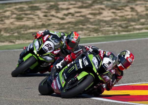 Jonathan Rea leads Tom Sykes in race one at Aragon. INLT 14-924-CON