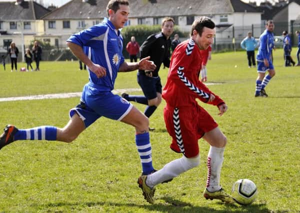 South Antrim League action between Warren YM and Taughmonagh YM US1516-408PM Pic by Paul Murphy