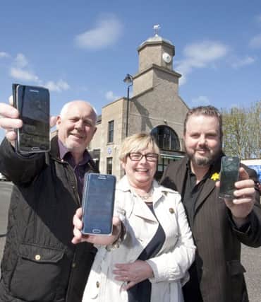 G WHIZZ. Getting ready for 4G in Dervock are campaigners Steven Phillips and Frankie Cunningham with Alderman Sharon McKillop.INBM17-16 012SC.