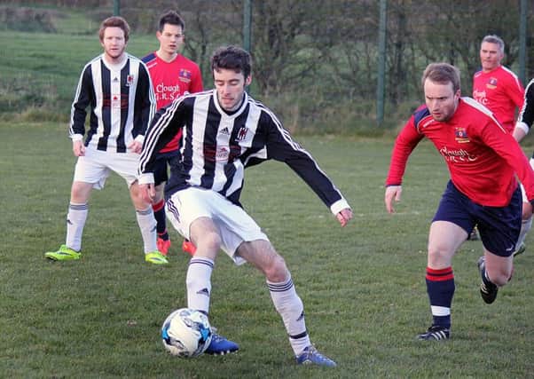 Wakehurst Strollers and Clough Rangers Athletic battled out a 10-goal thriller in their match at Cloughwater Road last week.