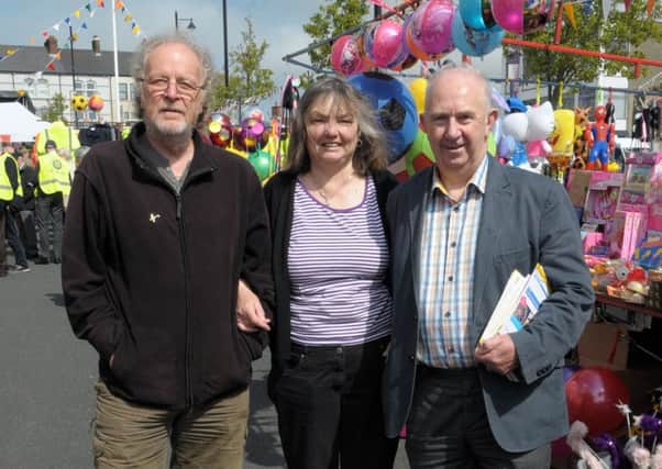Dennis and Rachel Currie pictured at the May Fair with Cllr Jim Bingham. INNT 21-210-AM