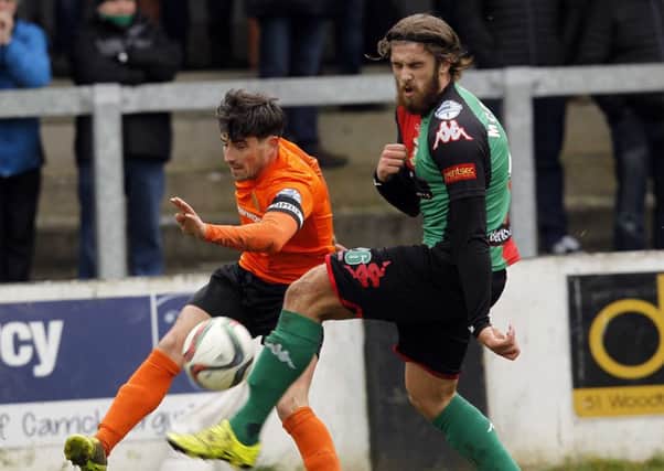 Aaron Smyth (left) has signed a two-year contract at Glentoran.  Photo: Pacemaker Press