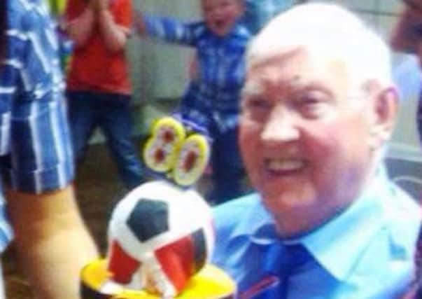 Tommy Craig celebrating his 80th birthday at Barn Utd. INCT 32-757-CON