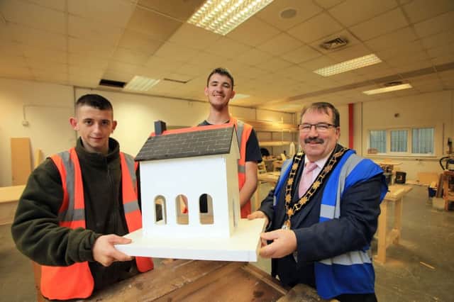 Mayor John Scott visits Extern Works in Mallusk. He is pictured with Lewis and Jack service users. INNT 49-453-CON