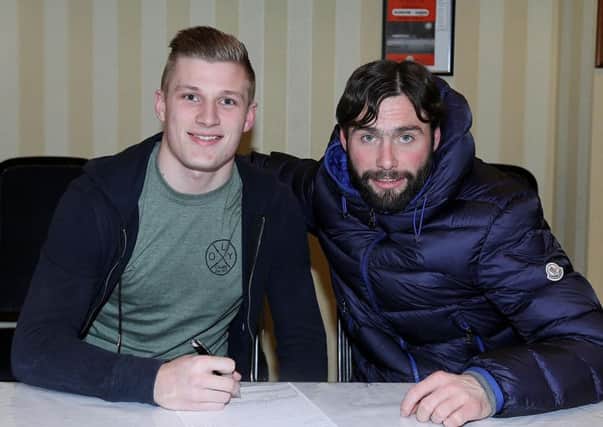 Andrew Mitchell signs a pre-contract agreement to join Glenavon this summer from Dungannon Swifts. Also included is Glenavon manager Gary Hamilton. Pic by Pacemaker Press/Alan Weir.