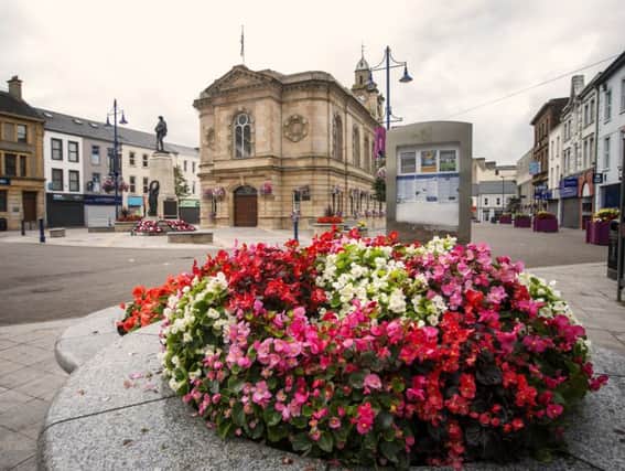 Displays like this helped Colearine to win the Town category of Ulster in Bloom. INCR 16-701-CON