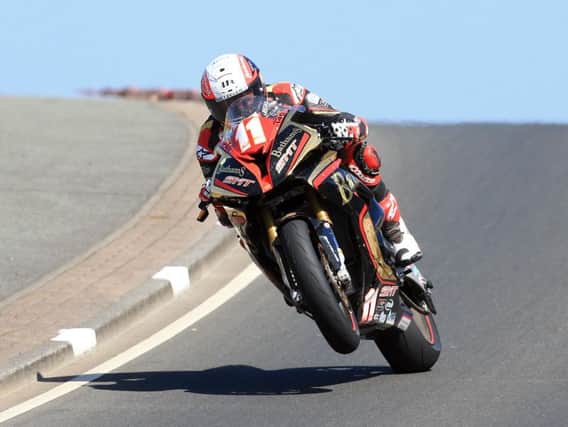Michael Rutter on the Bathams/SMT BMW Superstock machine.