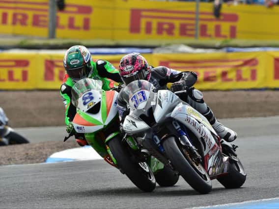 Keith Farmer squeezed past fellow Northern Ireland rider Andrew Irwin on a thrilling final lap of the Supersport Feature race at Knockhill.