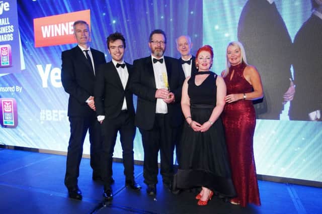 The head of First Trust Bank Des Moore (left) and Brenda Buckley from Business Eye (right) present Yelo with the BEFTA for Small Business of the Year. Pictured from Yelo are: Dylan J Burke, Richard Furey, David Sinclair and Tracy Mearns. INCT26-754-CON