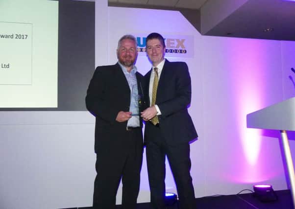 ConveyorTeks Phil Trimble receives MHEA Excellence in Innovation award at BulkEx17